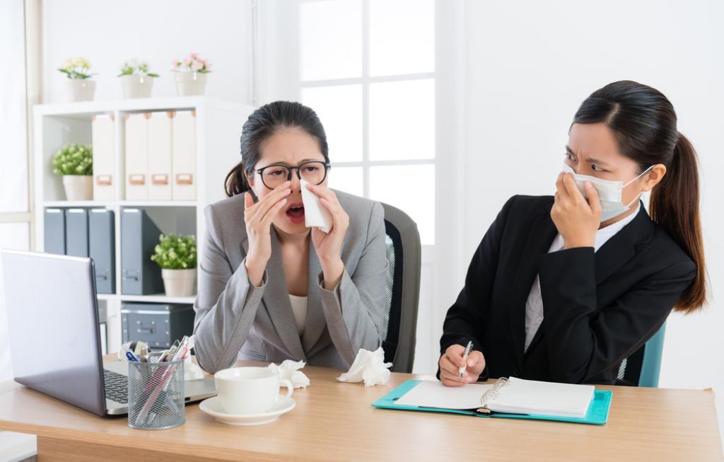 Lebih Baik Istirahat di Rumah Saat Terkena Batuk dan Gejala Flu, Ini Alasannya